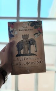 Lee más sobre el artículo “Un elefante para Carlomago” de Dirk Husemann